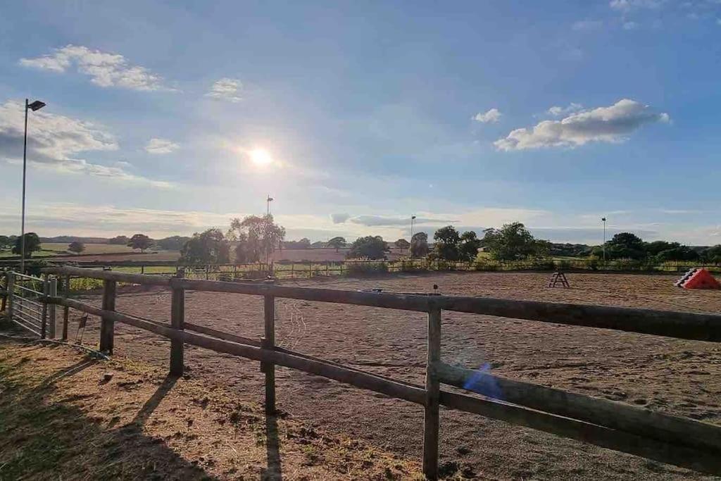 Hillfields Farm Barn - A Rural Equestrian Escape Coventry Exterior foto